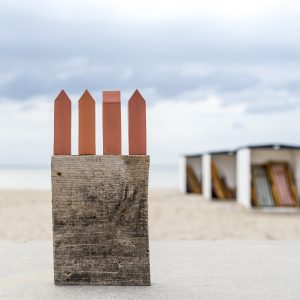 toplokatie | keramiek, hout | h 37,5 cm | 2012