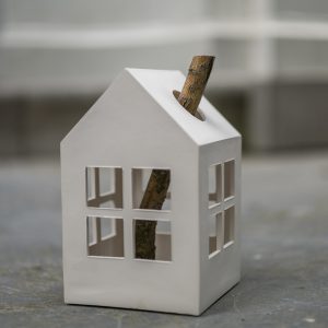 huisje, boompje | keramiek, hout | h 19 cm | 2012