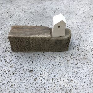 droomhuisje 7 | juthout, keramiek | h 11 cm | 2018