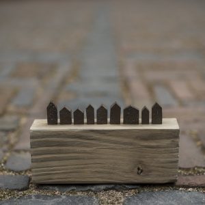 samen sterk | keramiek, hout | h 10 cm | 2012