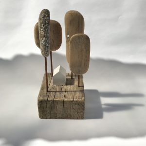 uit de wind | keramiek, juthout, ijzer | h 32 cm | 2019