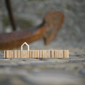 vrijstaand rijtjeshuis | hout | h 9,5 cm | 2014