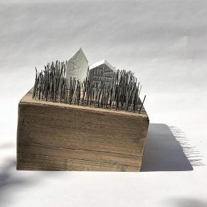 gevoelig | hout, metaal | h 18 cm | 2018