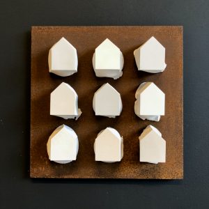 uit de klei getrokken | keramiek, cortenstaal | h 26,5 cm | 2020