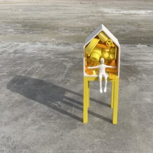 veel is betrekkelijk 2 | keramiek, plastic, hout | h 24,5 cm | 2024