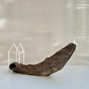 onbekommerd | juthout, keramiek | h 26 cm | 2026 | € 475