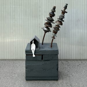 uit-zicht 2 | jutmateriaal, keramiek | h 34 cm | 2026